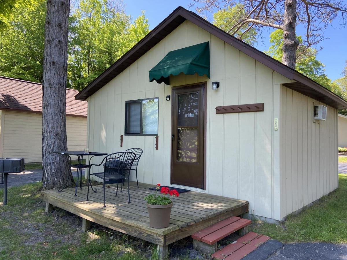 Betsie Riverside Resort Benzonia 外观 照片