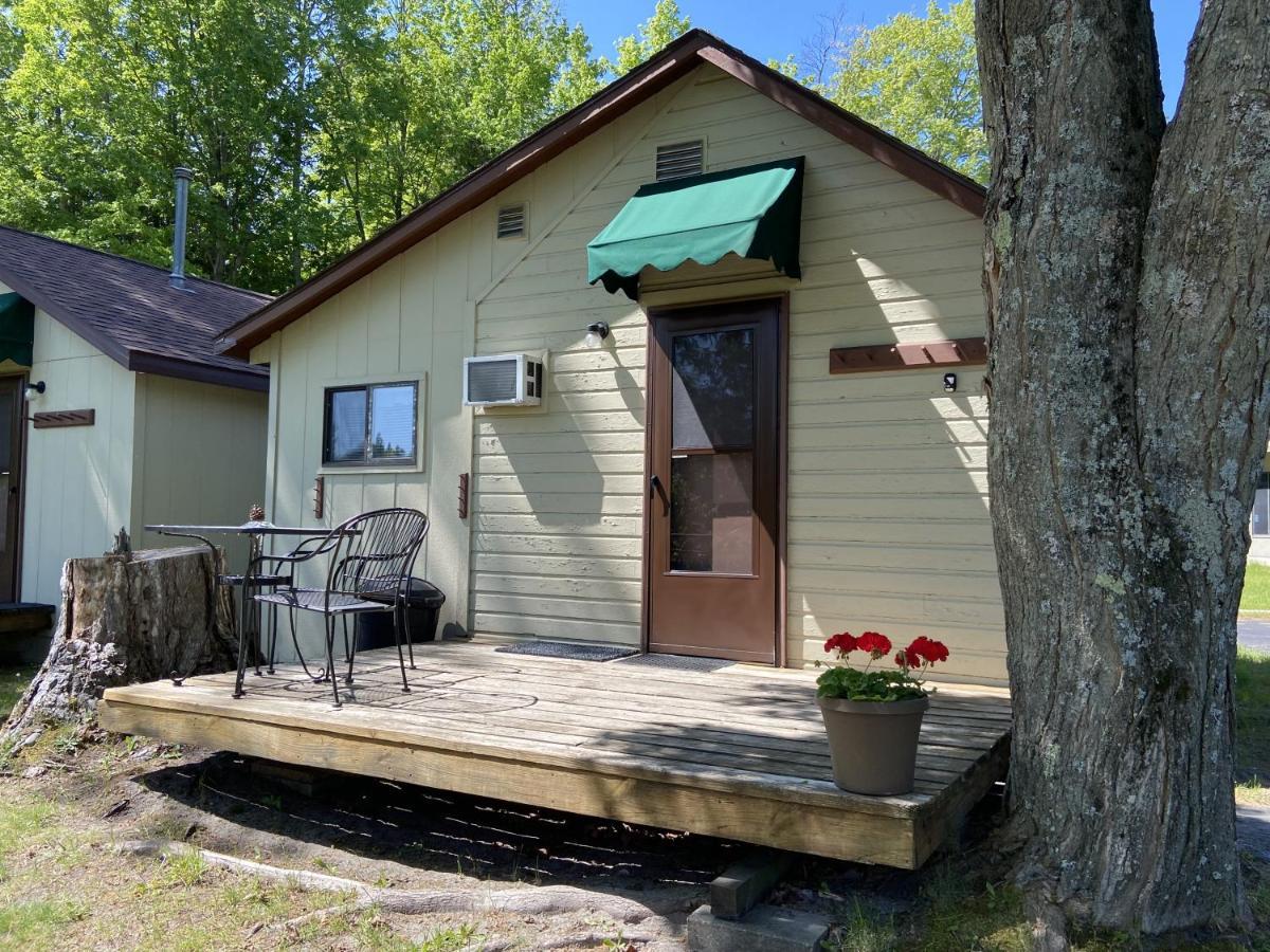 Betsie Riverside Resort Benzonia 外观 照片