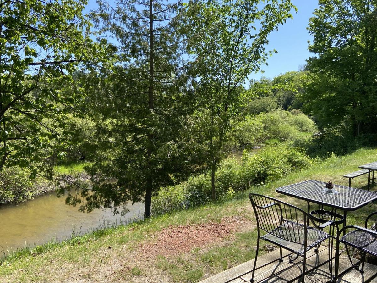 Betsie Riverside Resort Benzonia 外观 照片