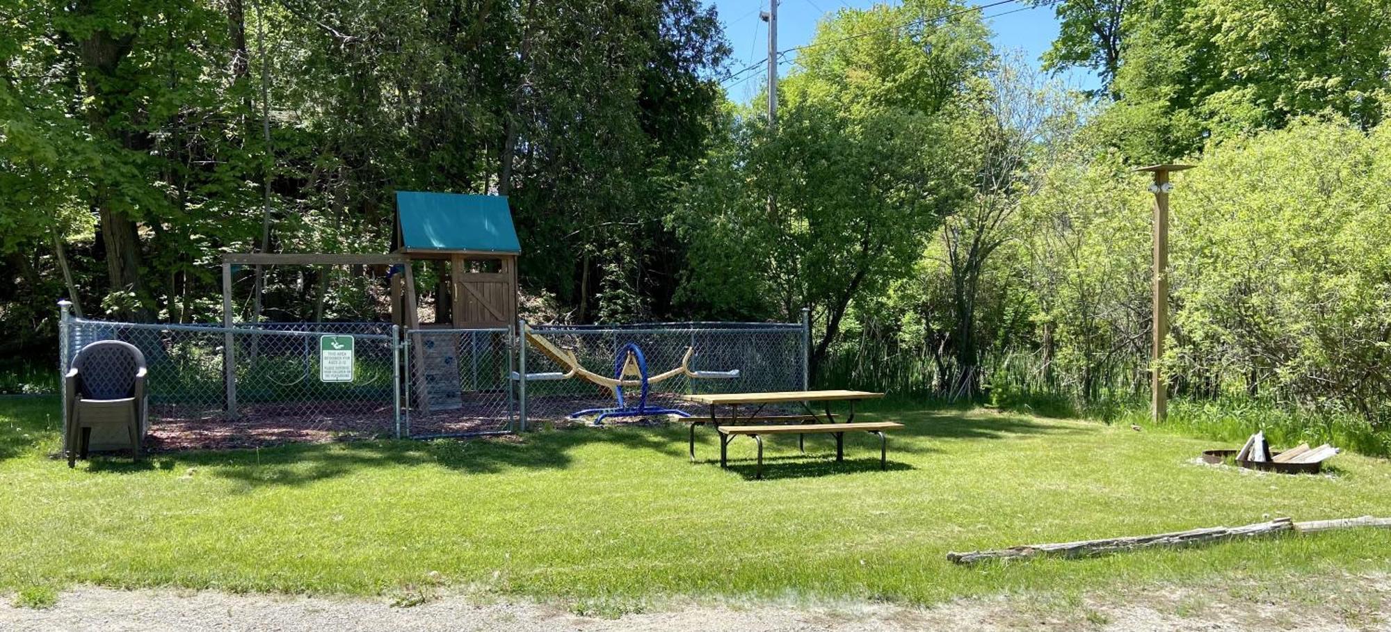 Betsie Riverside Resort Benzonia 外观 照片