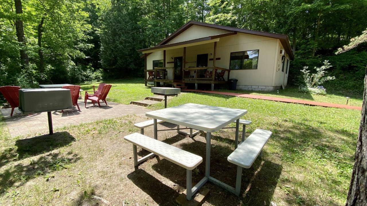 Betsie Riverside Resort Benzonia 外观 照片