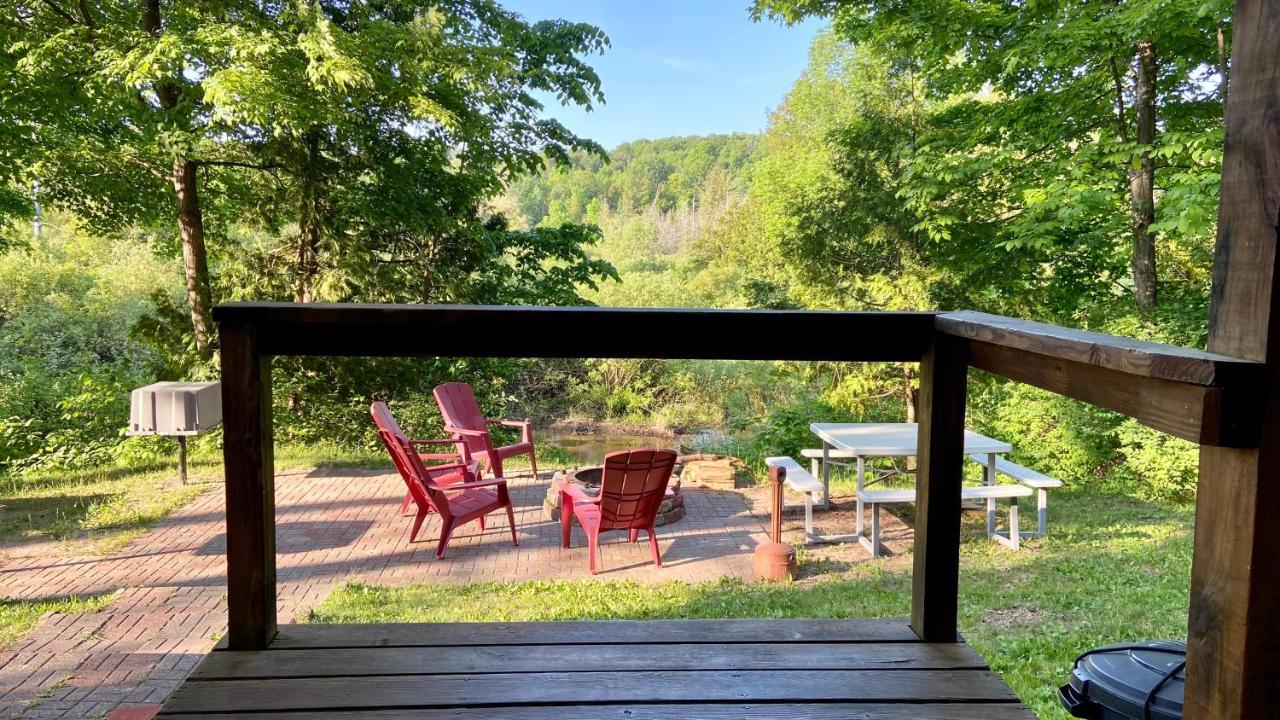 Betsie Riverside Resort Benzonia 外观 照片
