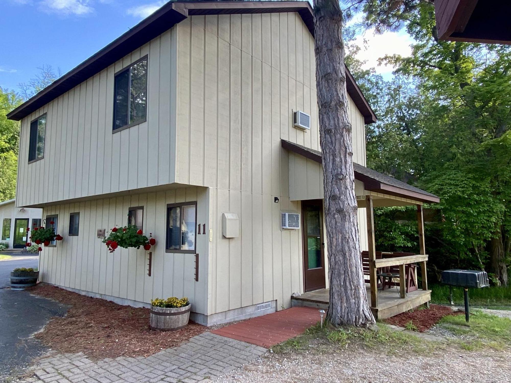 Betsie Riverside Resort Benzonia 外观 照片