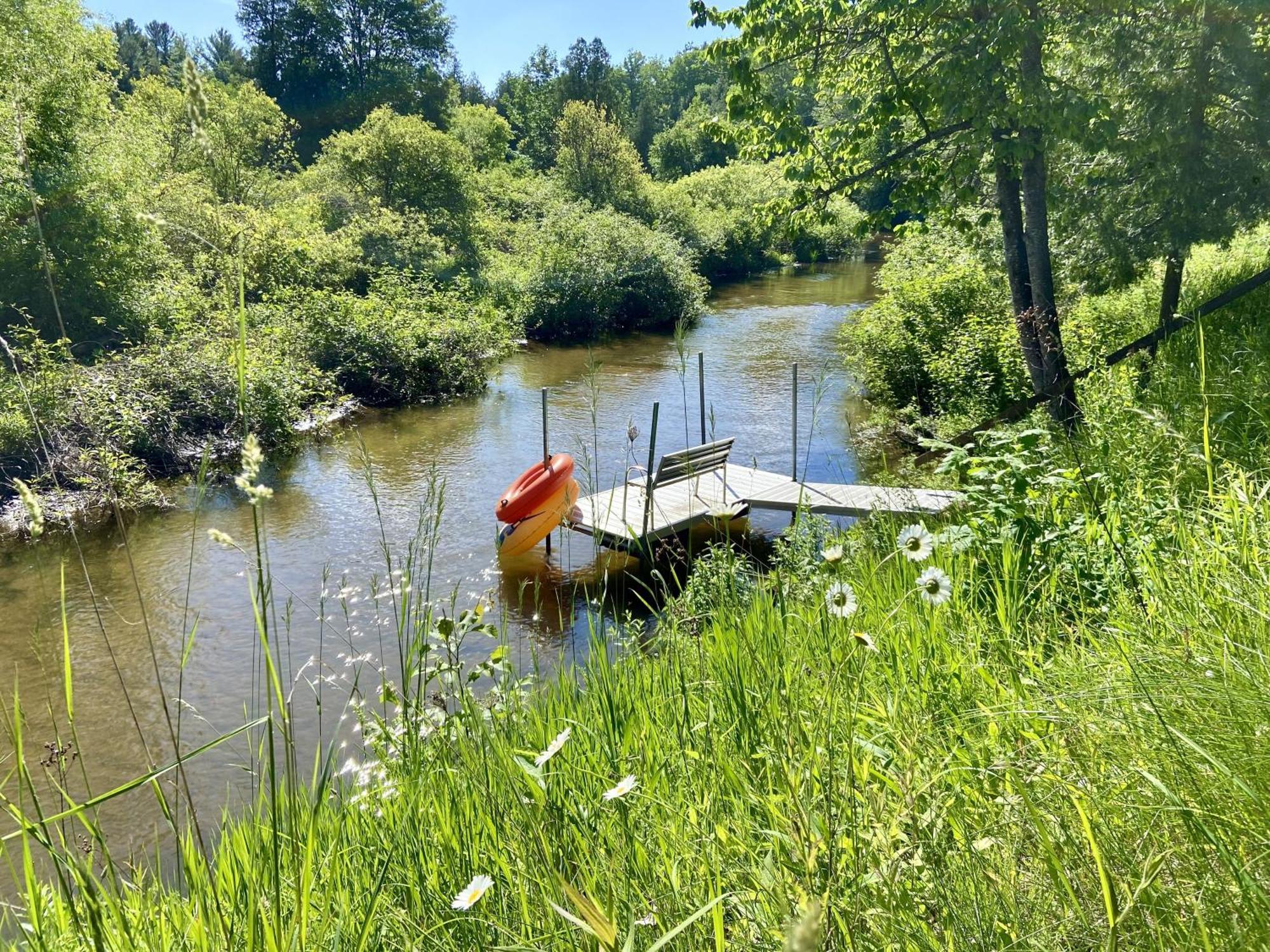 Betsie Riverside Resort Benzonia 外观 照片