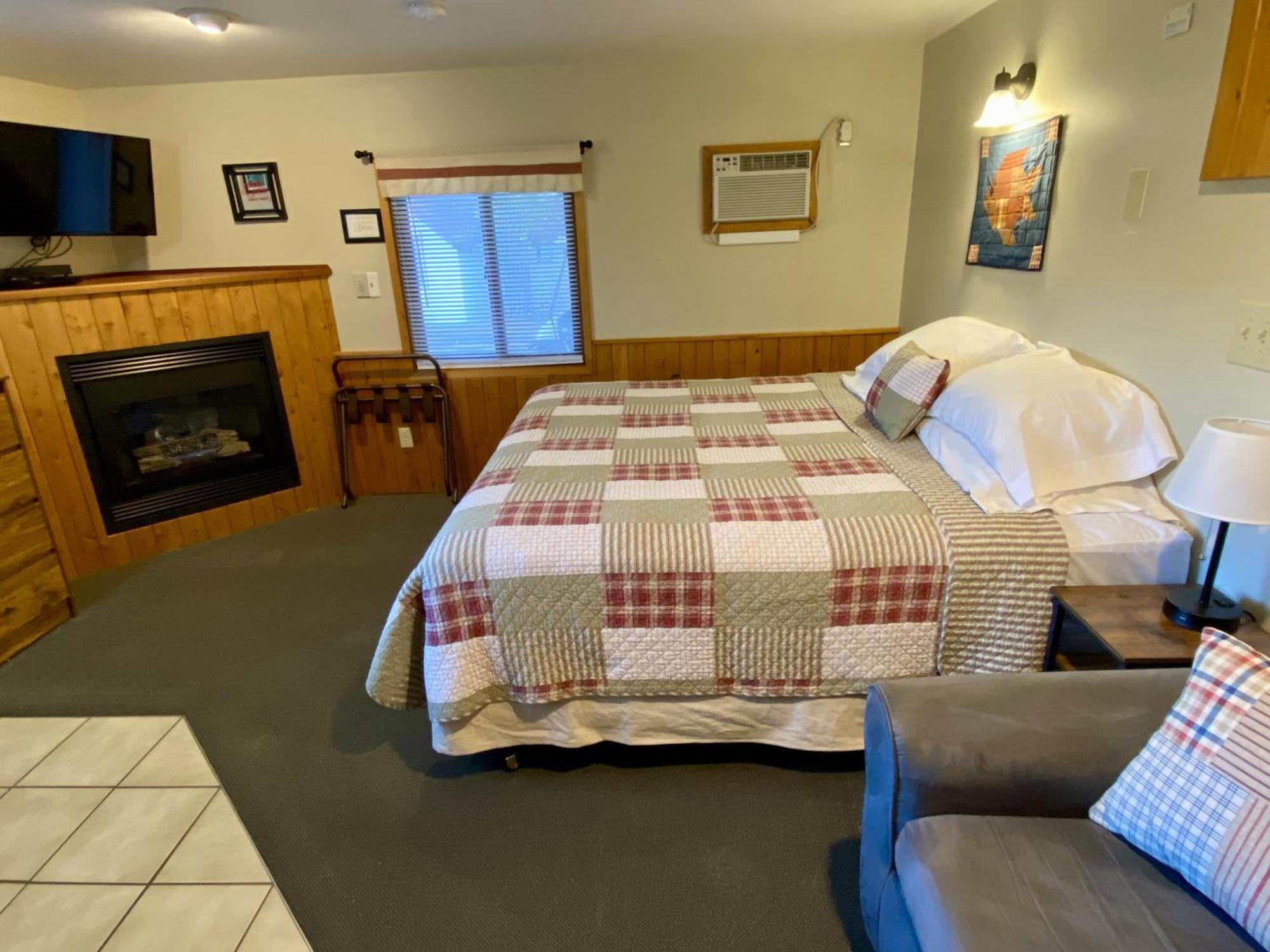 Betsie Riverside Resort Benzonia 外观 照片